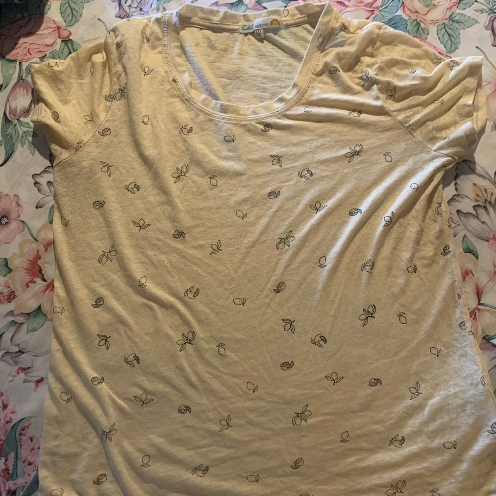 C&C California Cream Lemon Design Short Sleeve T-Shirt Size Medium